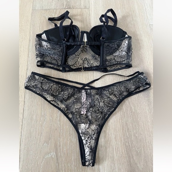 Victoria's Secret Luxe Lingerie Floral Embroidered Long Line Bra set 34B/ M - Picture 4 of 5